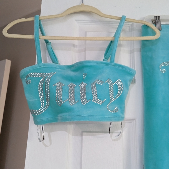 Juicy Couture Velour Set - Picture 2 of 5